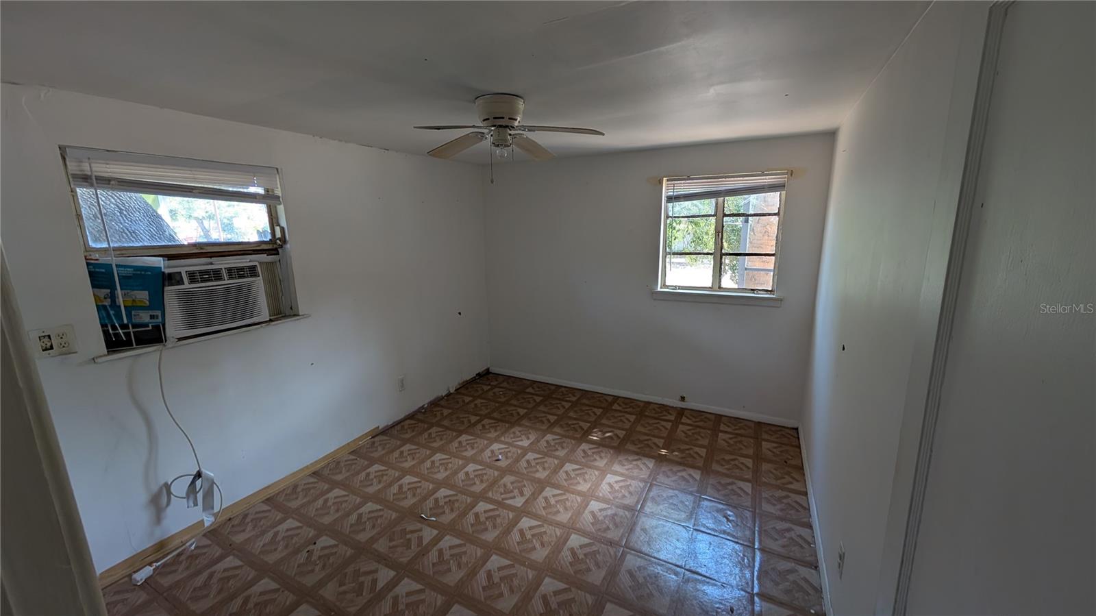 Image 37 of 68 For 2801 Cleveland Street