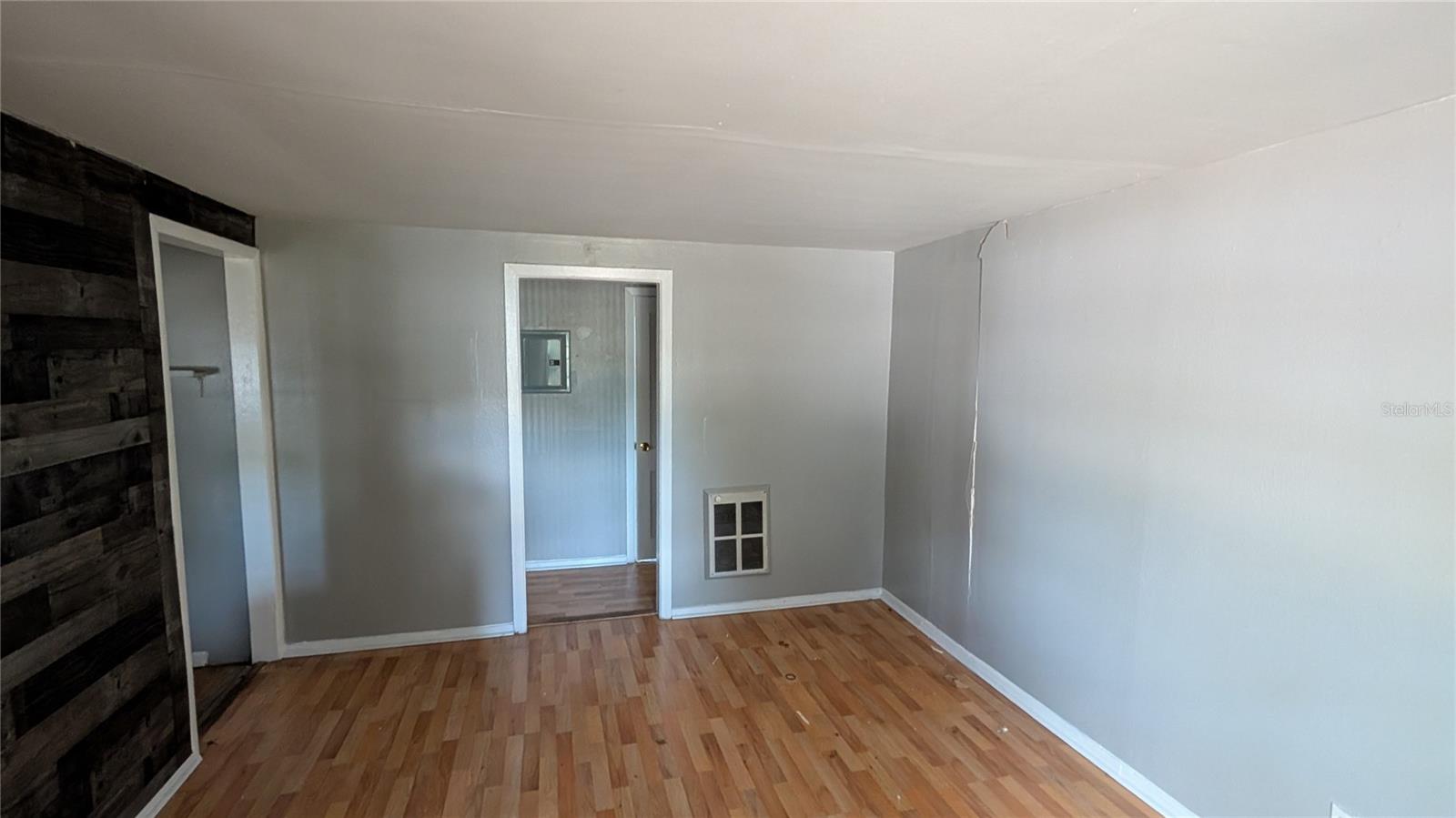 Image 4 of 68 For 2801 Cleveland Street
