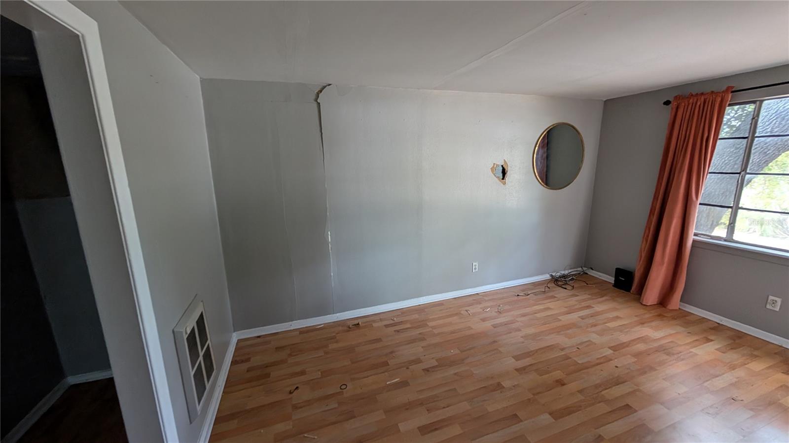 Image 7 of 68 For 2801 Cleveland Street