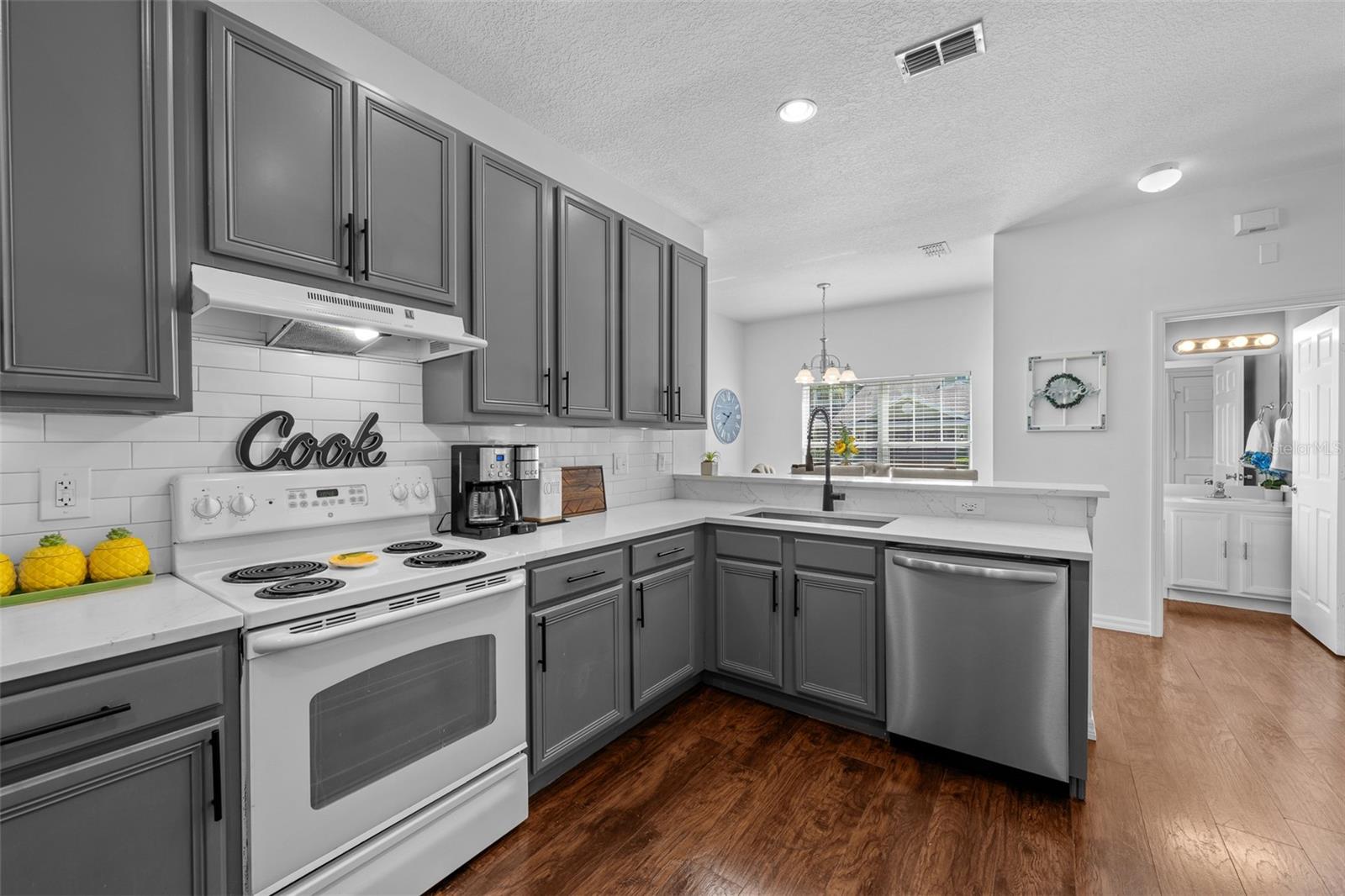 Image 15 of 43 For 8519 Broken Willow Court