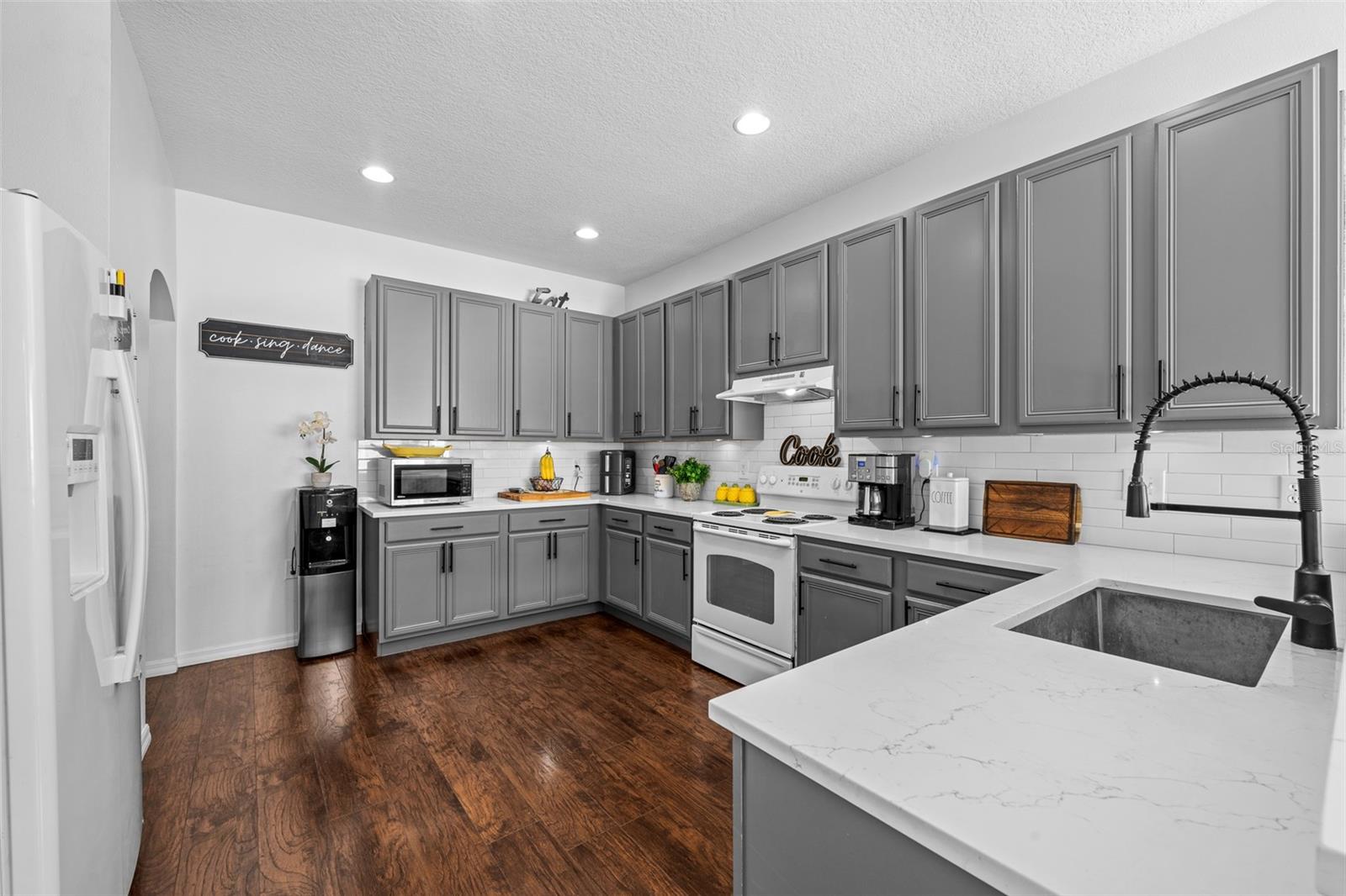 Image 16 of 43 For 8519 Broken Willow Court