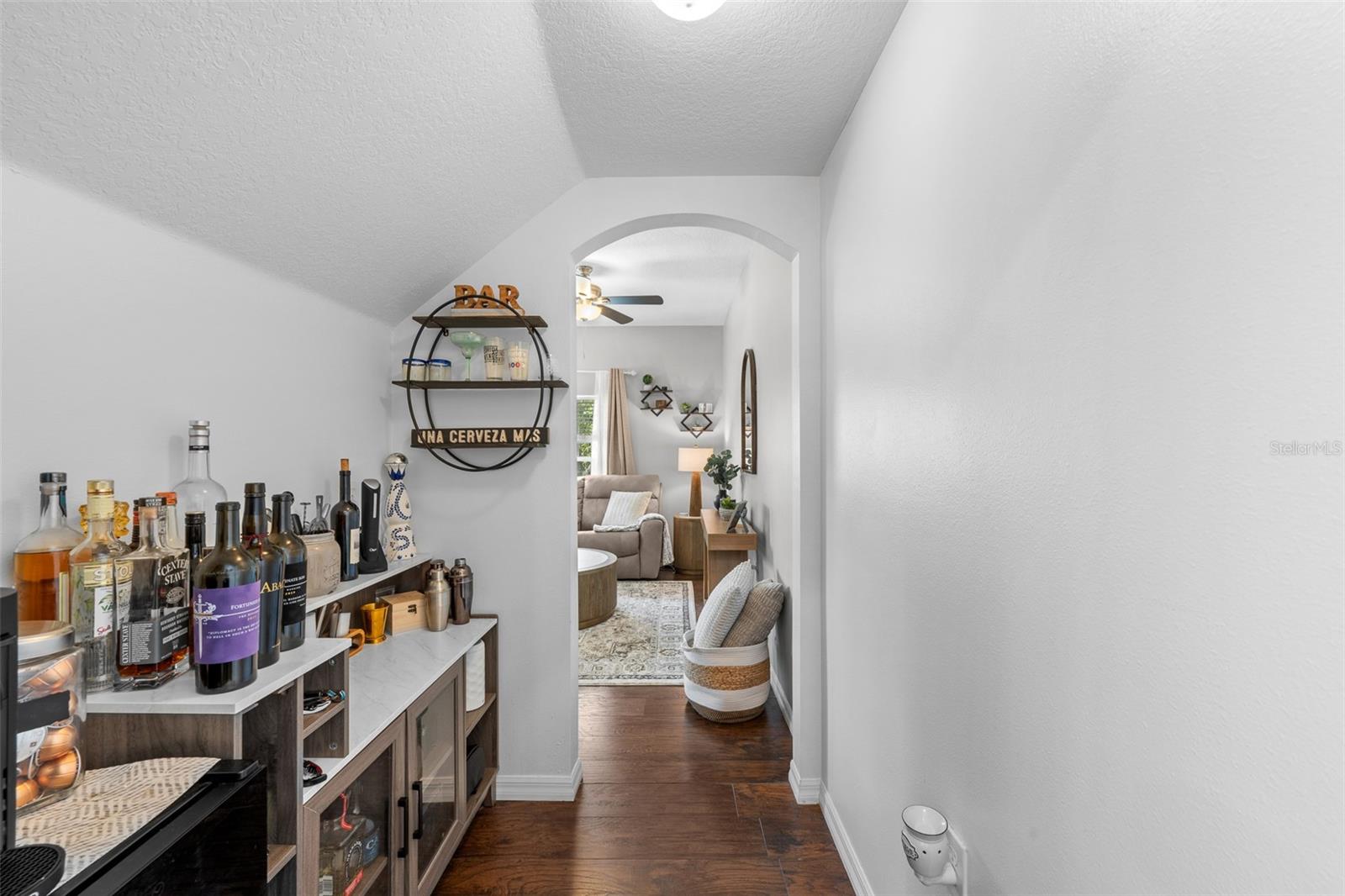 Image 18 of 43 For 8519 Broken Willow Court
