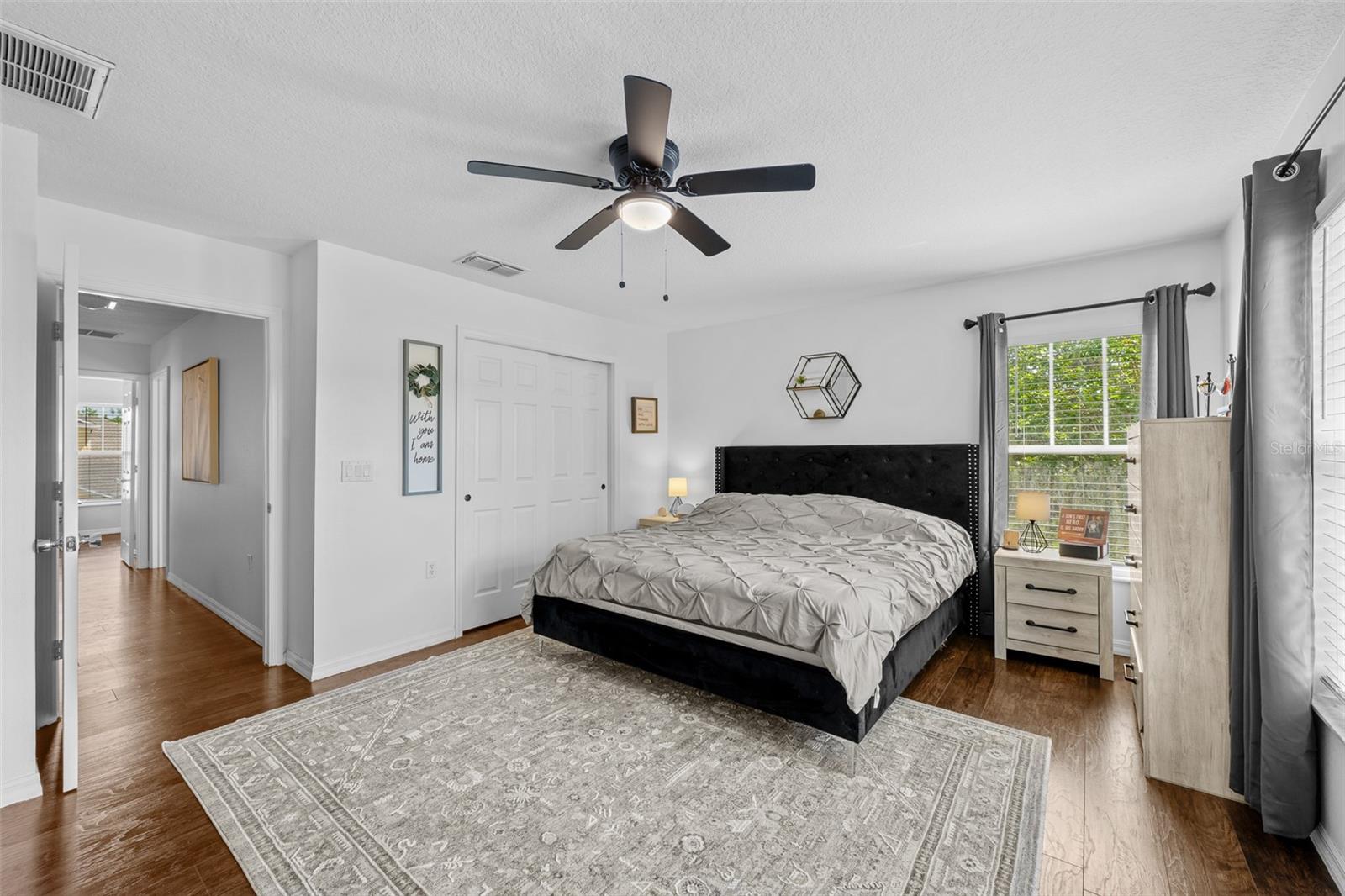 Image 24 of 43 For 8519 Broken Willow Court