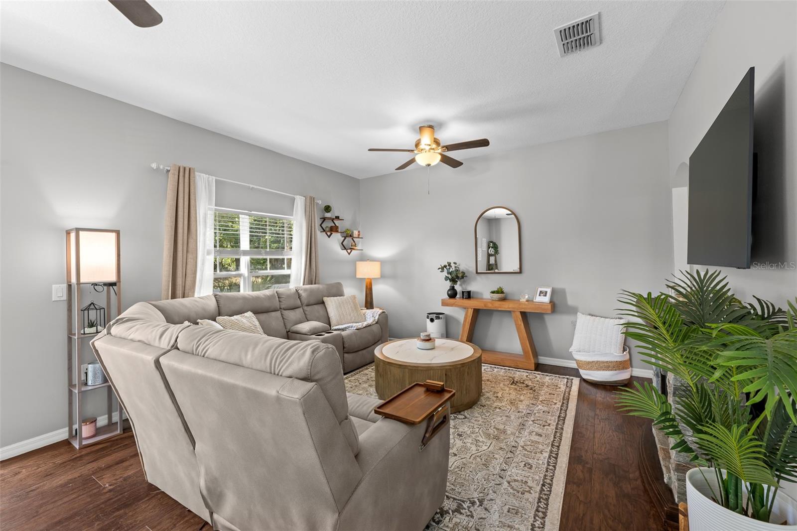 Image 5 of 43 For 8519 Broken Willow Court