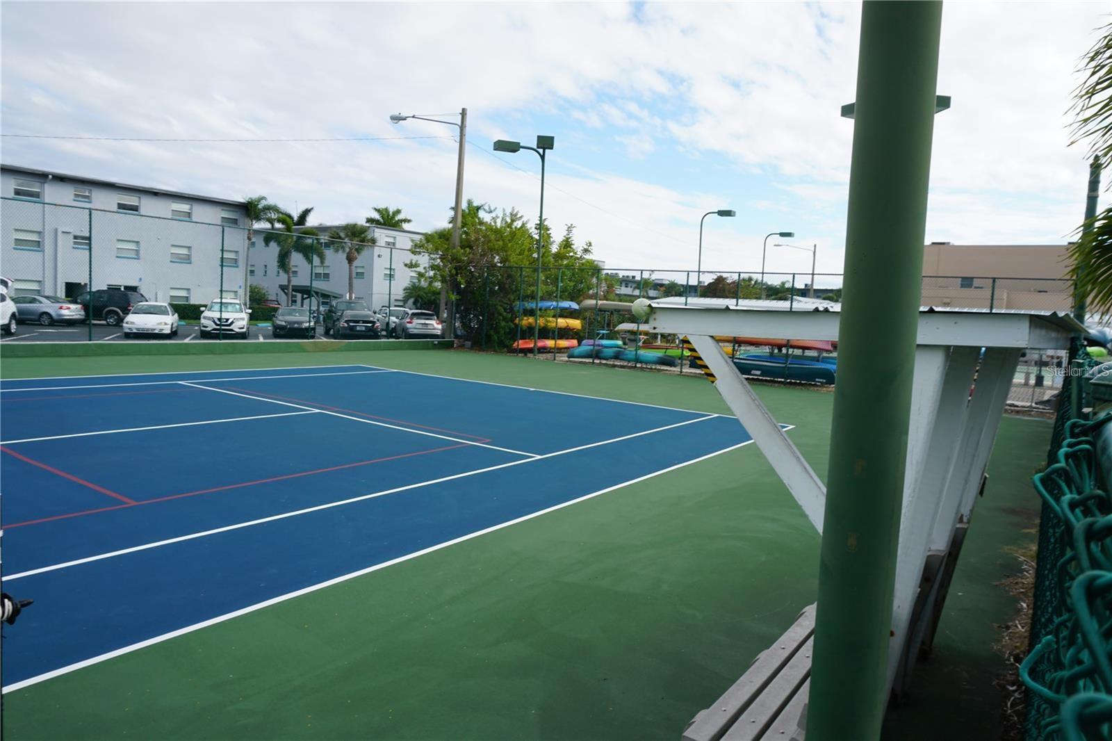 Image 24 of 38 For 5900 Shore Boulevard S 402