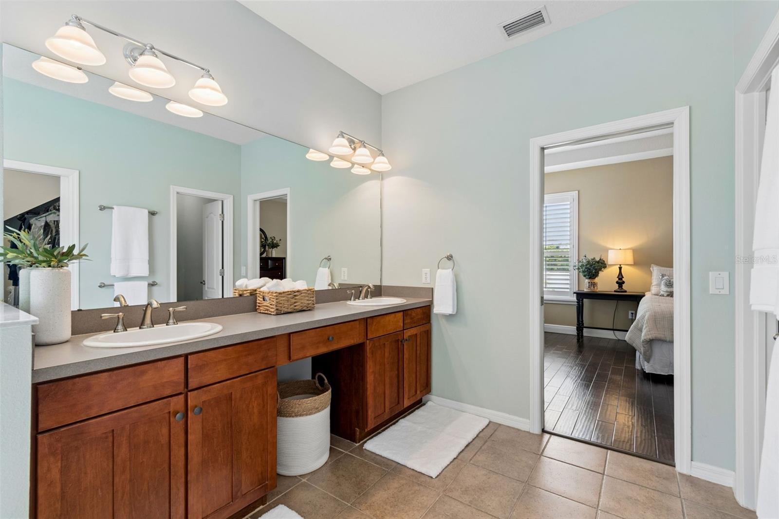 Image 22 of 49 For 4910 Sky Blue Drive