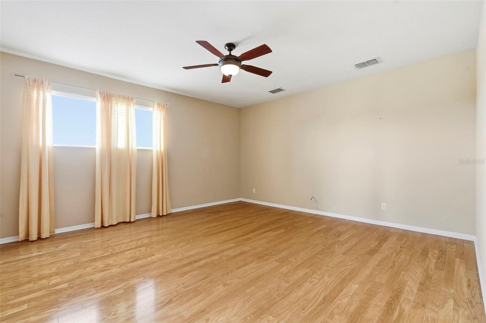 Listing photo id 41 for 20629 Wild Plum Court