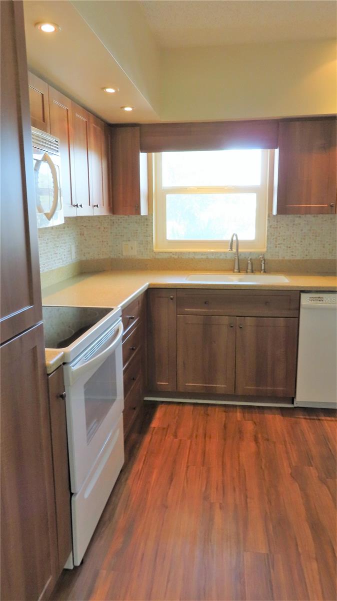 Image 11 of 39 For 2295 Americus Boulevard E 29