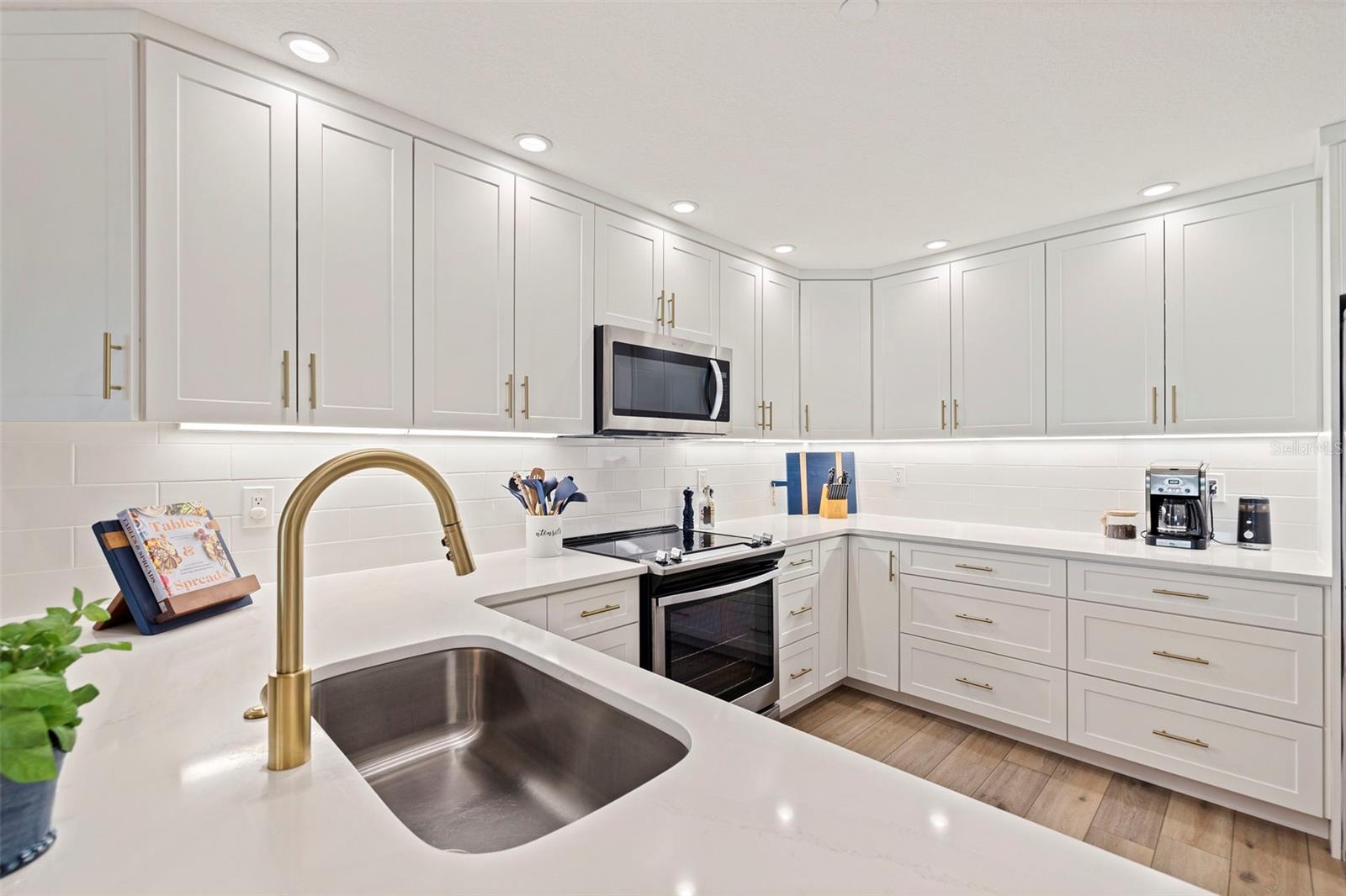 Image 16 of 69 For 1586 Gulf Boulevard 2501