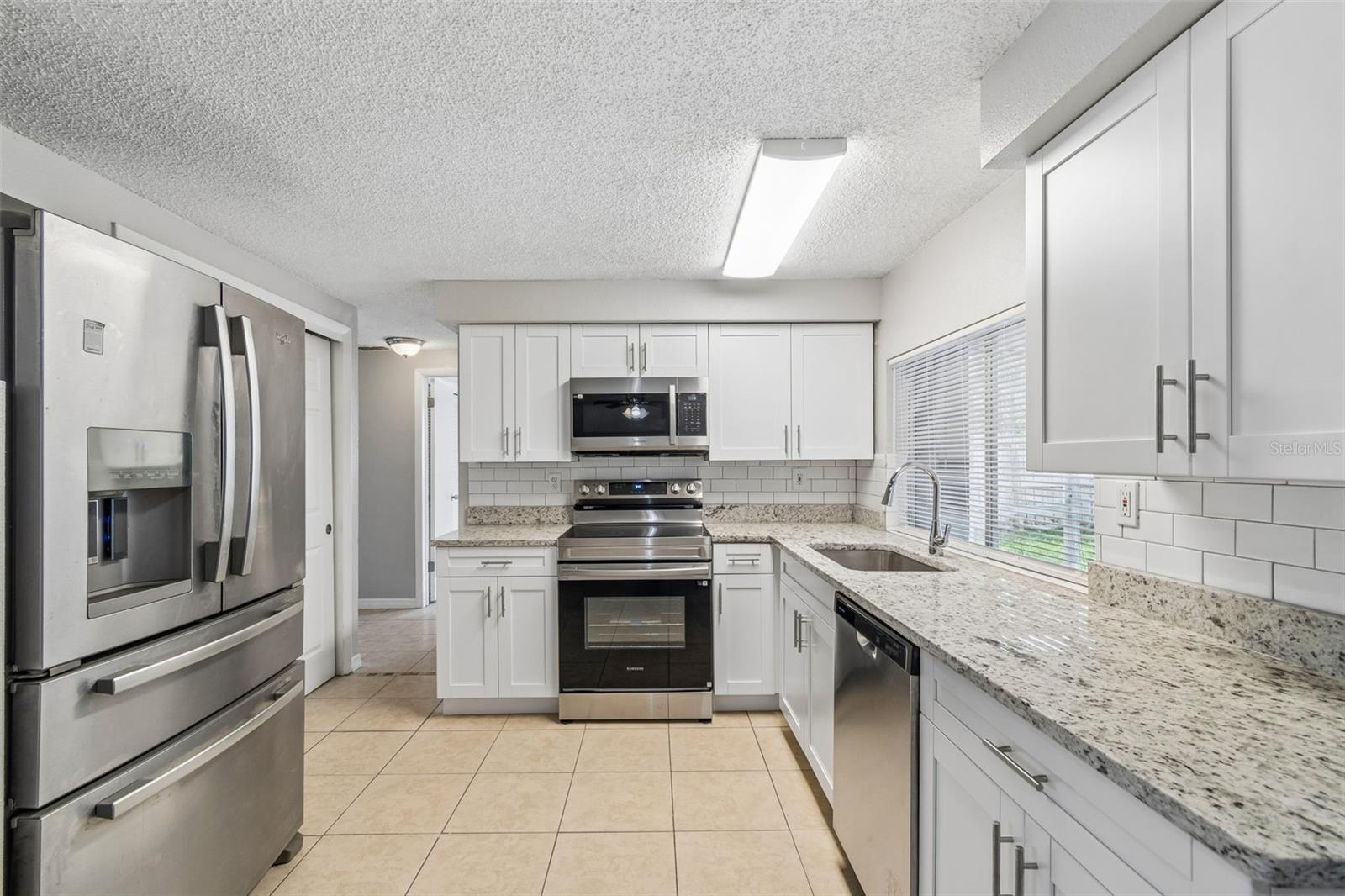 Listing photo id 10 for 4352 Glissade Dr