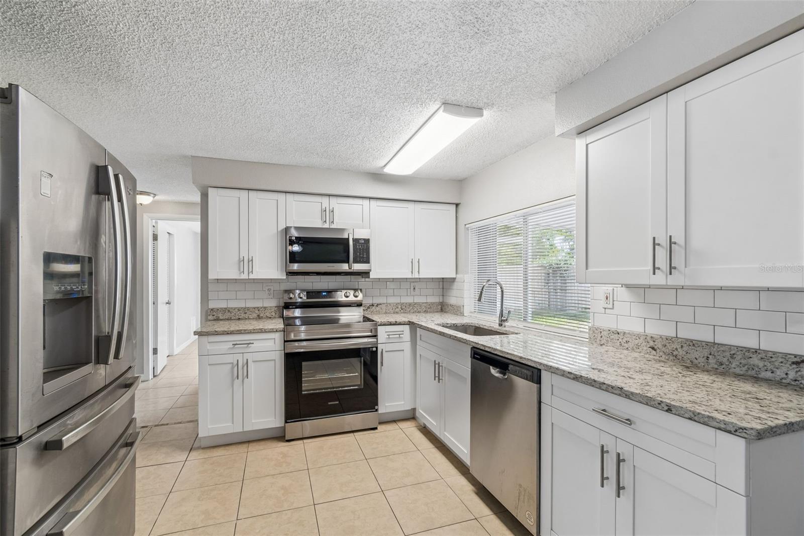 Listing photo id 11 for 4352 Glissade Dr