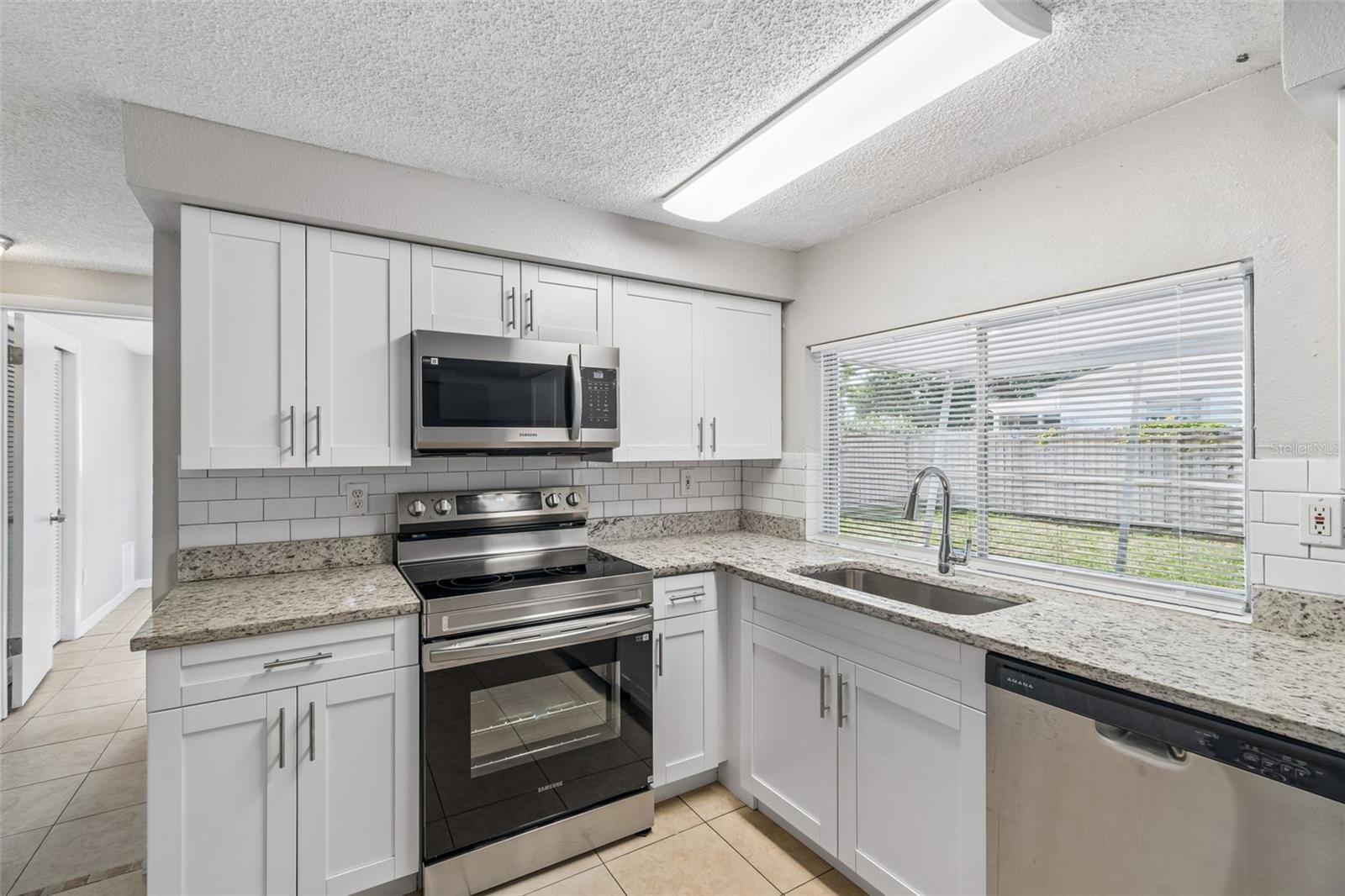 Listing photo id 12 for 4352 Glissade Dr