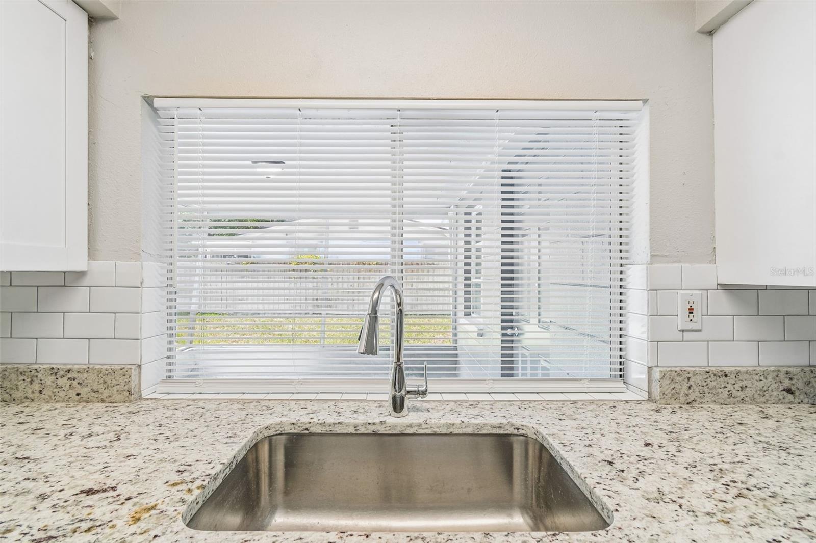 Listing photo id 14 for 4352 Glissade Dr