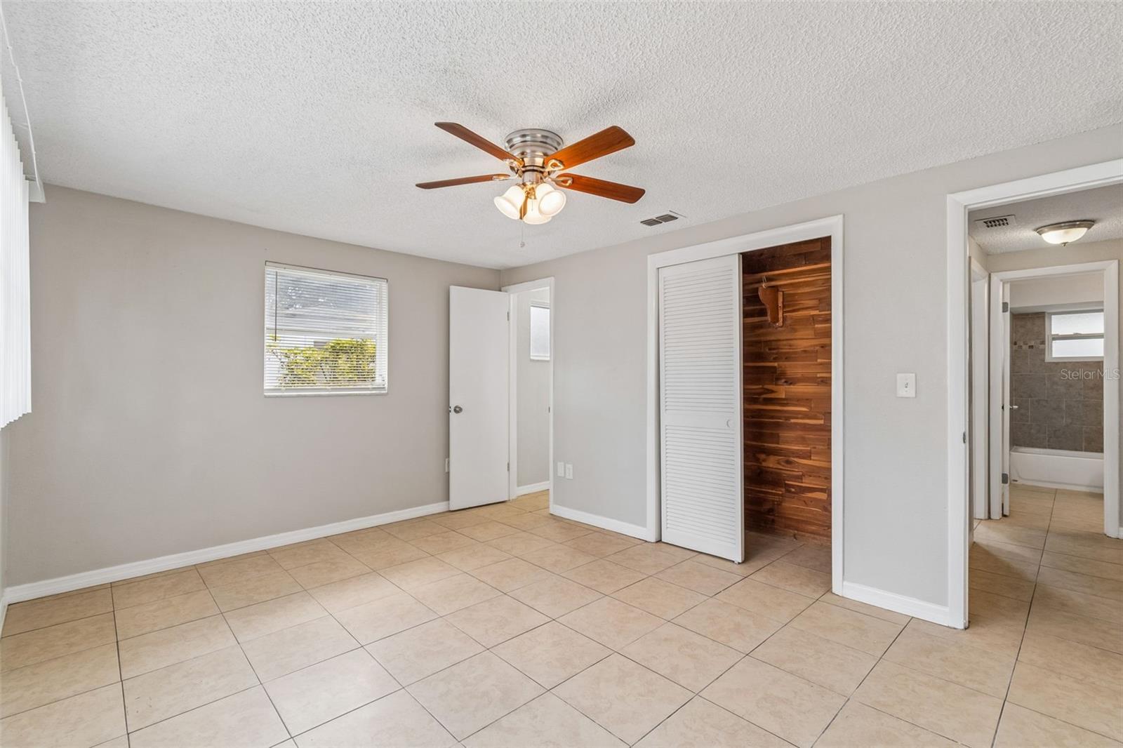 Listing photo id 16 for 4352 Glissade Dr