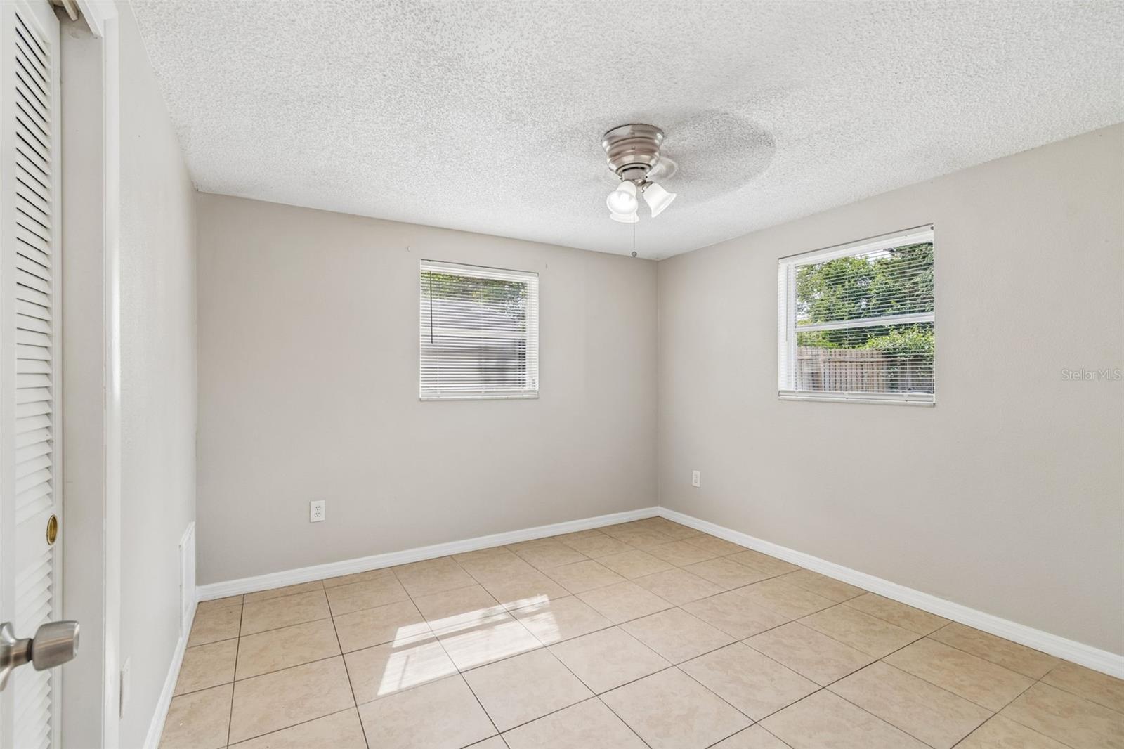 Listing photo id 19 for 4352 Glissade Dr