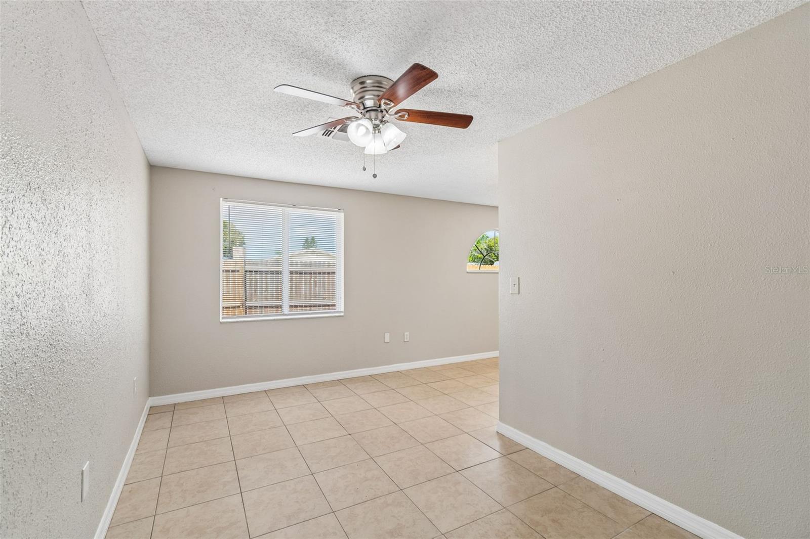 Listing photo id 21 for 4352 Glissade Dr