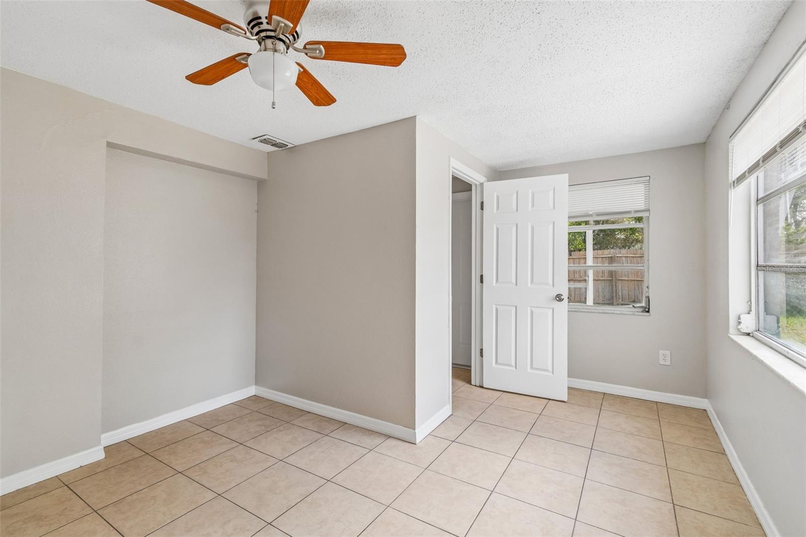 Listing photo id 22 for 4352 Glissade Dr