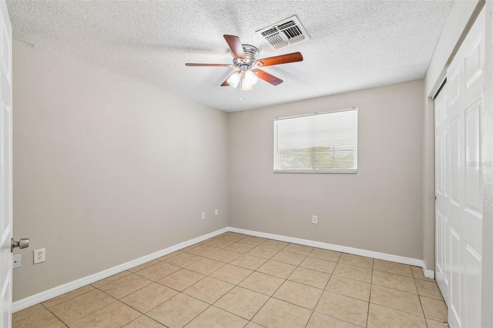 Listing photo id 25 for 4352 Glissade Dr