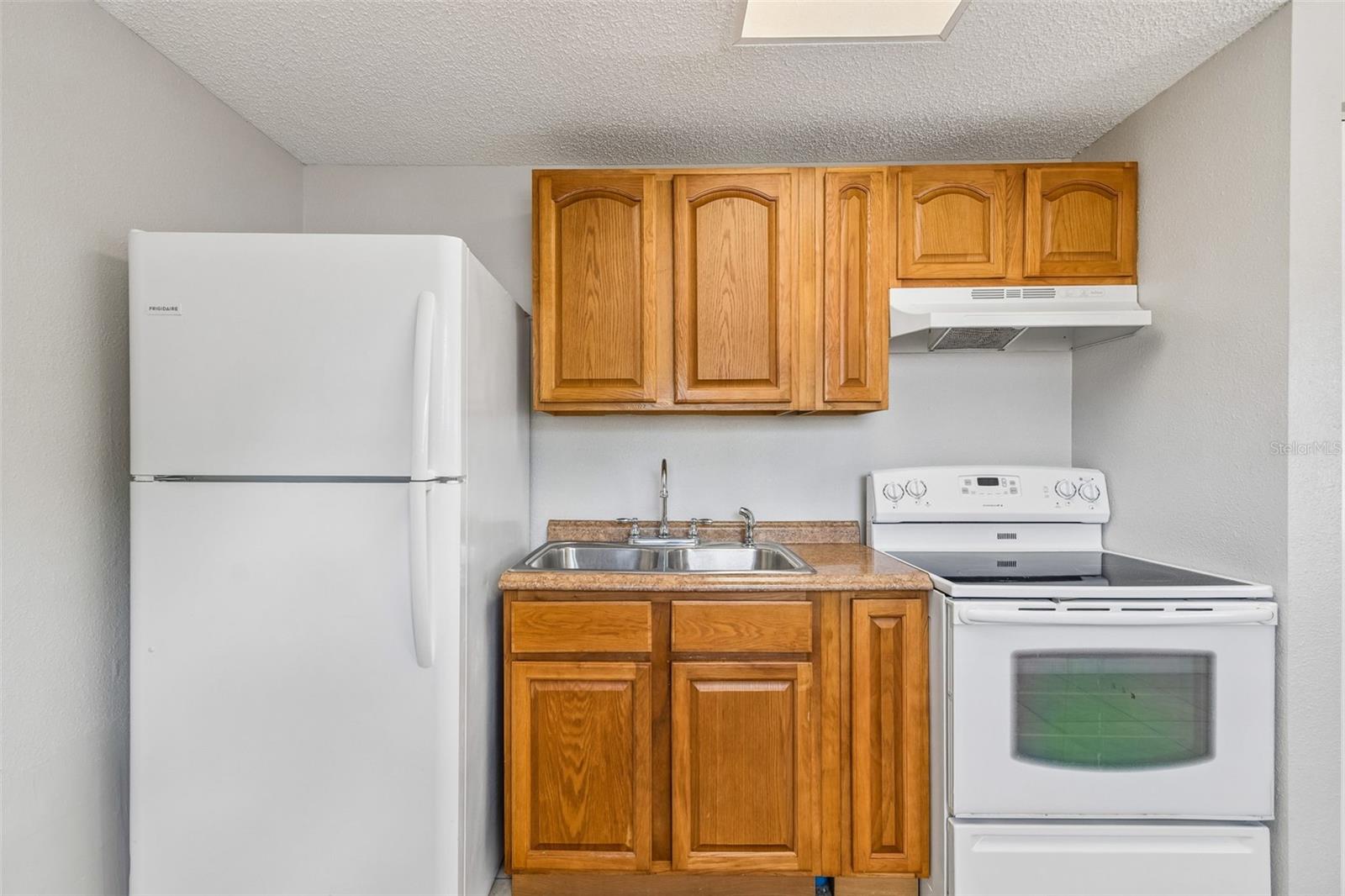 Listing photo id 31 for 4352 Glissade Dr