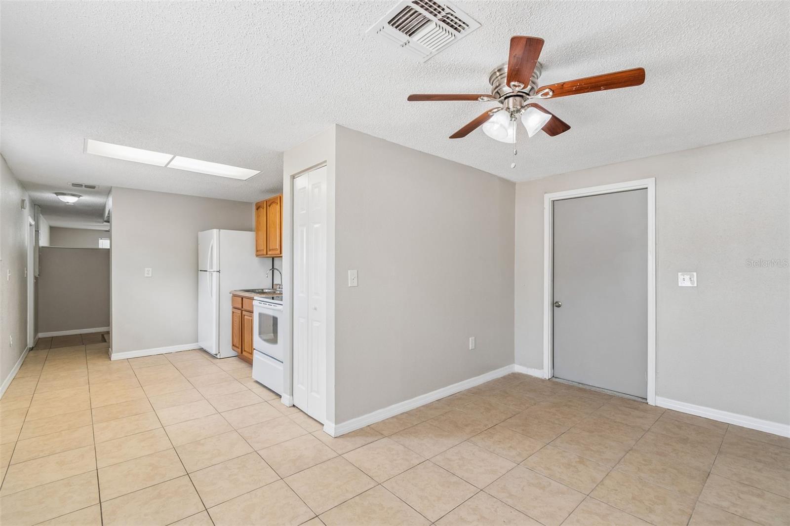 Listing photo id 33 for 4352 Glissade Dr