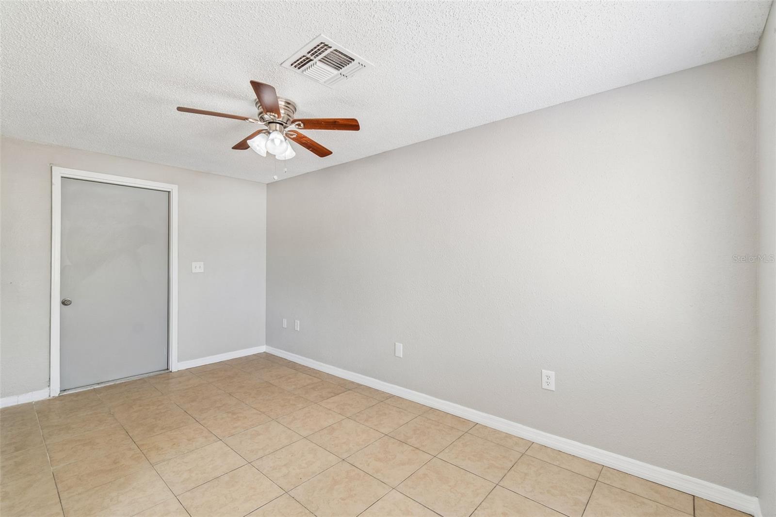 Listing photo id 34 for 4352 Glissade Dr