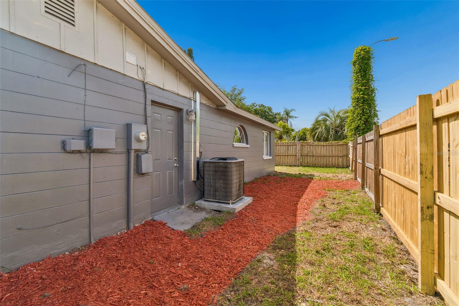 Listing photo id 36 for 4352 Glissade Dr