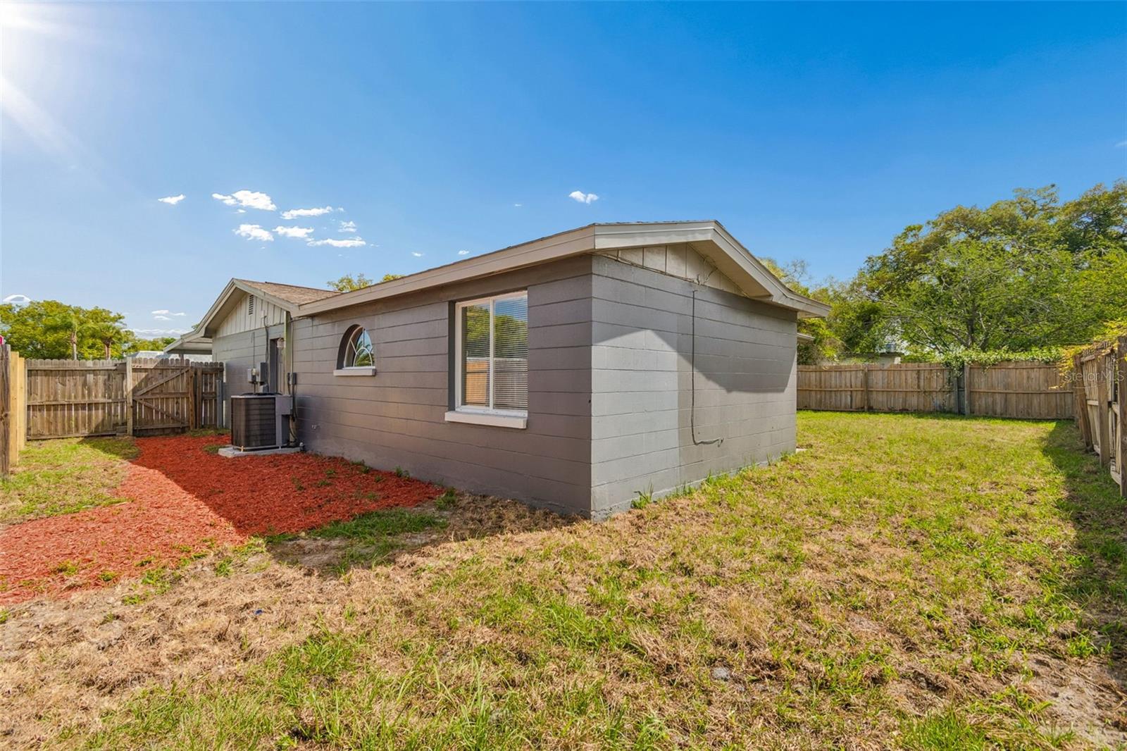 Listing photo id 37 for 4352 Glissade Dr