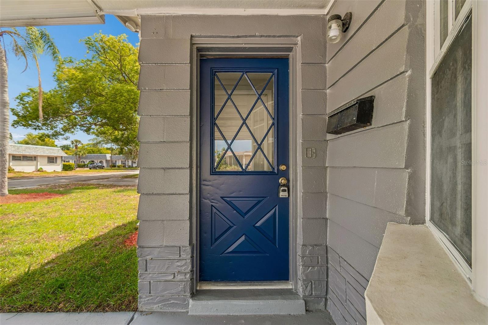 Listing photo id 2 for 4352 Glissade Dr