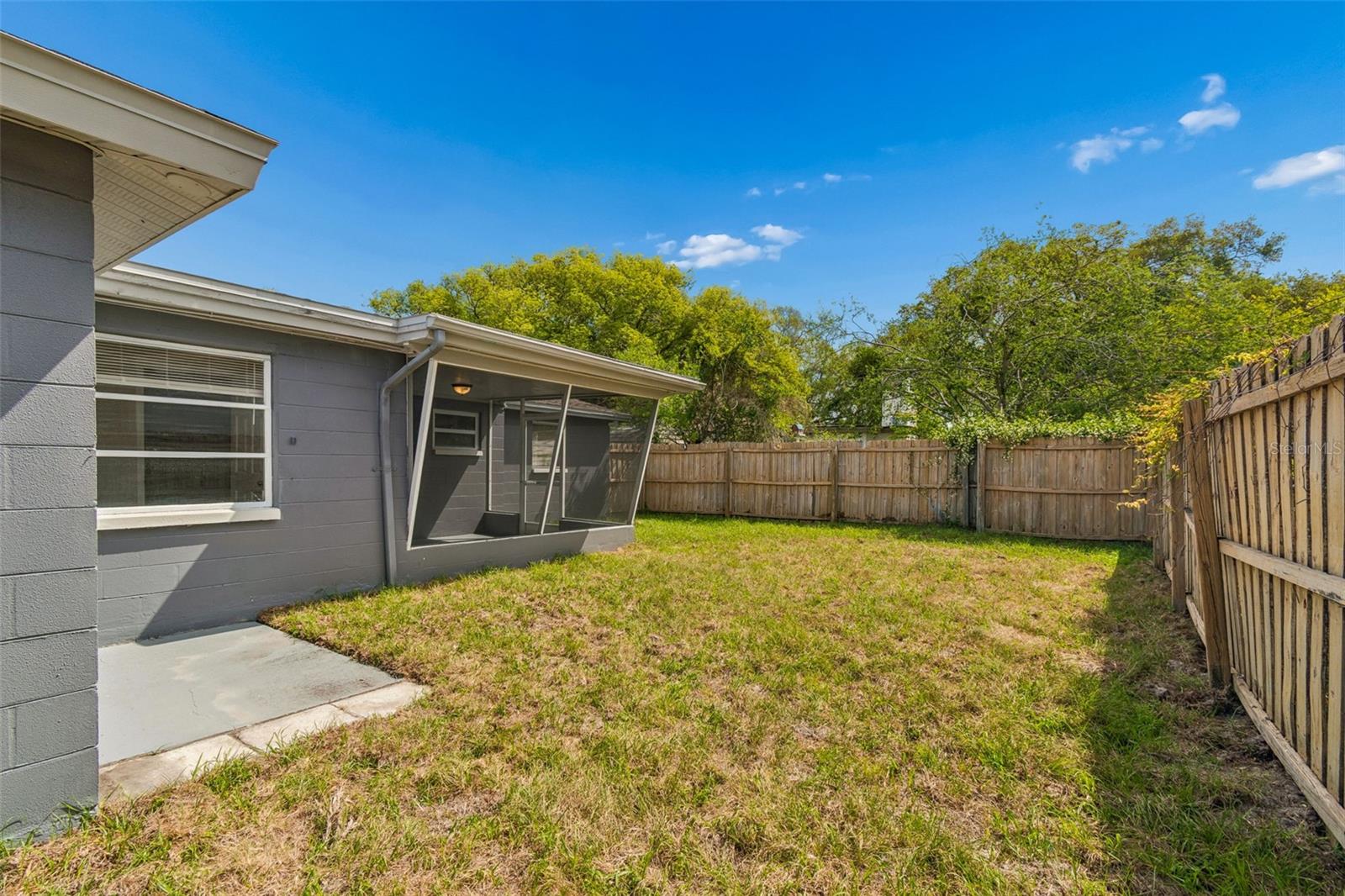 Listing photo id 38 for 4352 Glissade Dr