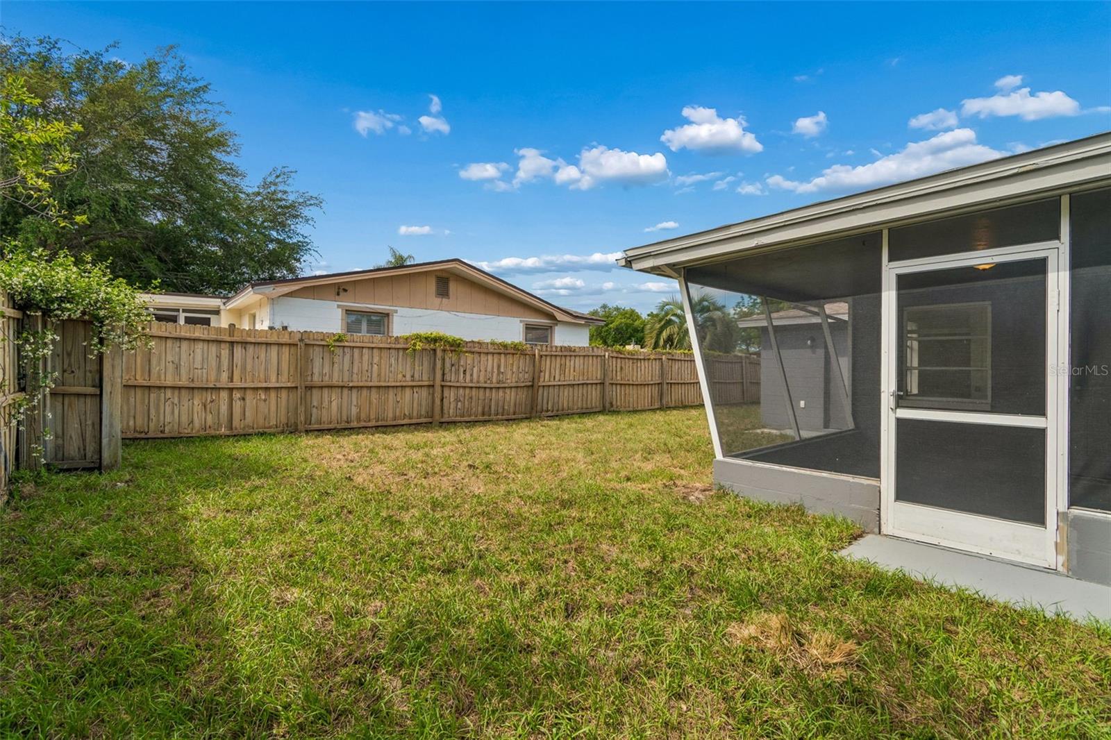 Listing photo id 39 for 4352 Glissade Dr