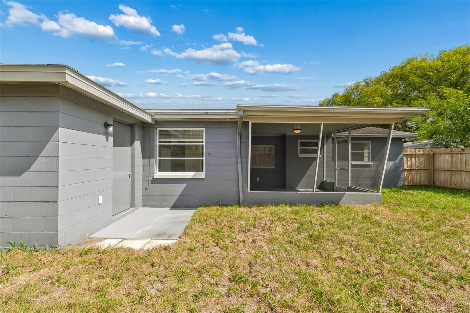 Listing photo id 40 for 4352 Glissade Dr