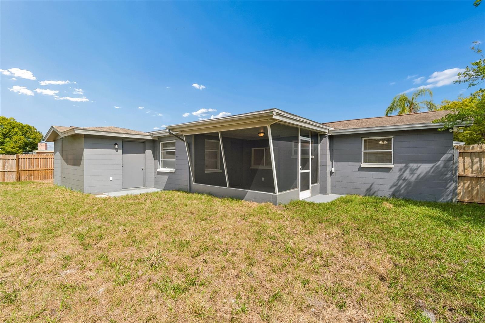 Listing photo id 41 for 4352 Glissade Dr