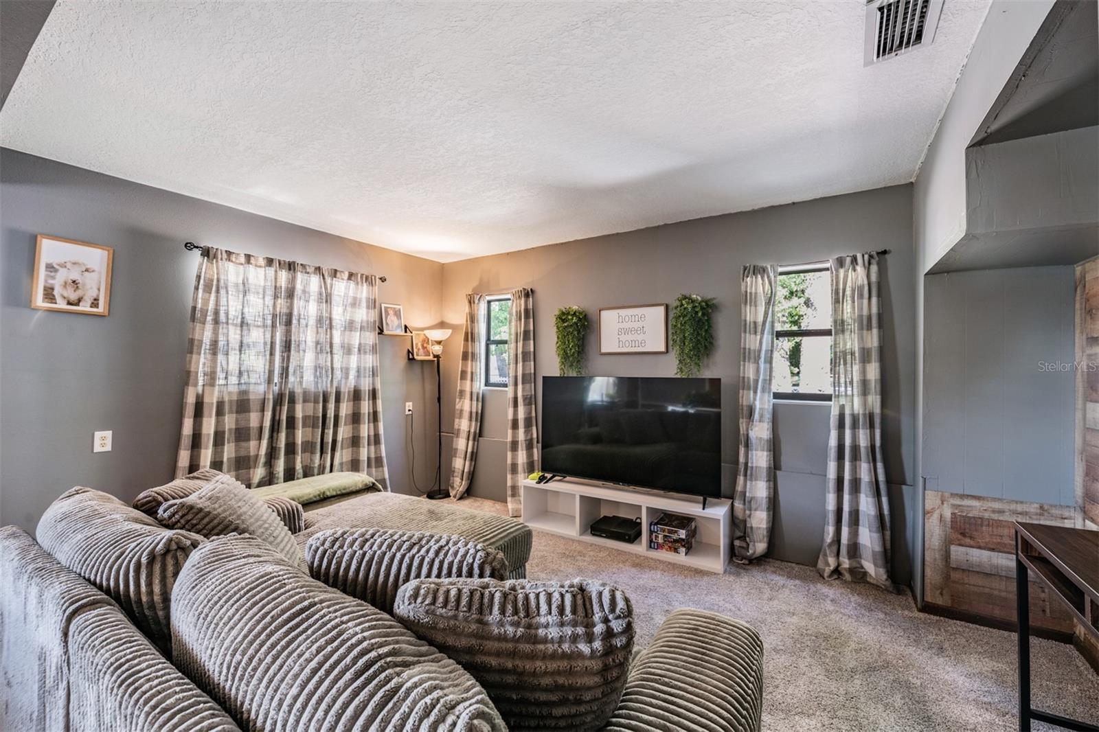 Image 13 of 57 For 39048 Blue Jay Avenue