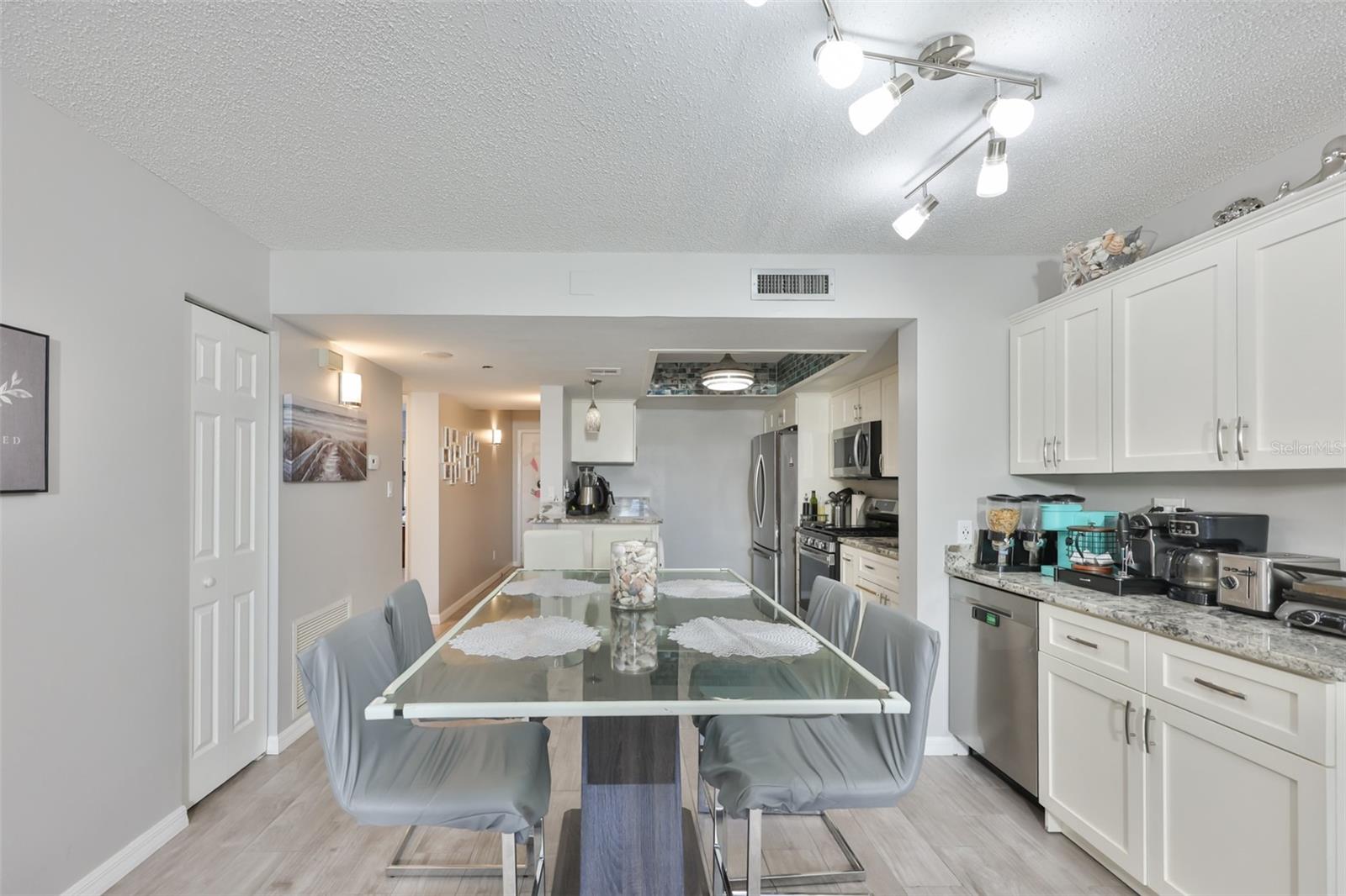 Image 5 of 38 For 5400 Park Street N 208
