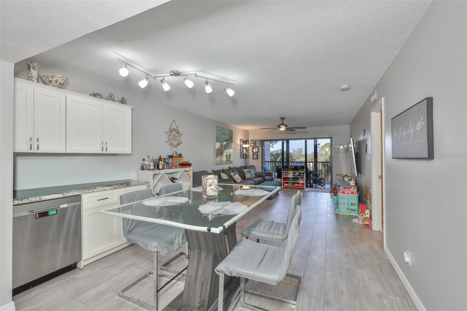 Image 6 of 38 For 5400 Park Street N 208