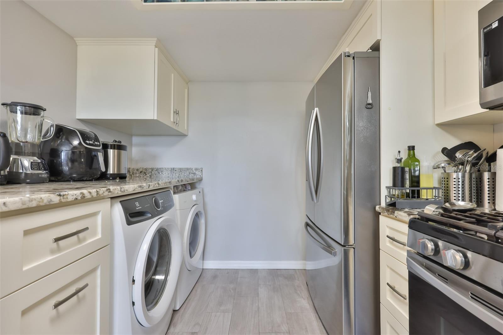 Image 9 of 38 For 5400 Park Street N 208