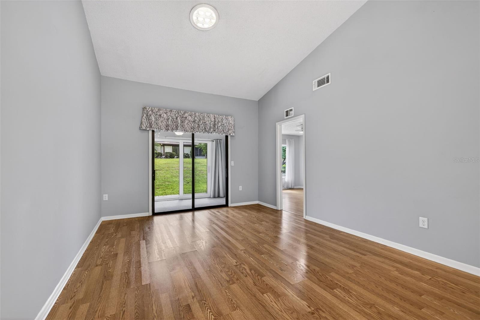 Image 4 of 41 For 1345 Daffodil Place 605