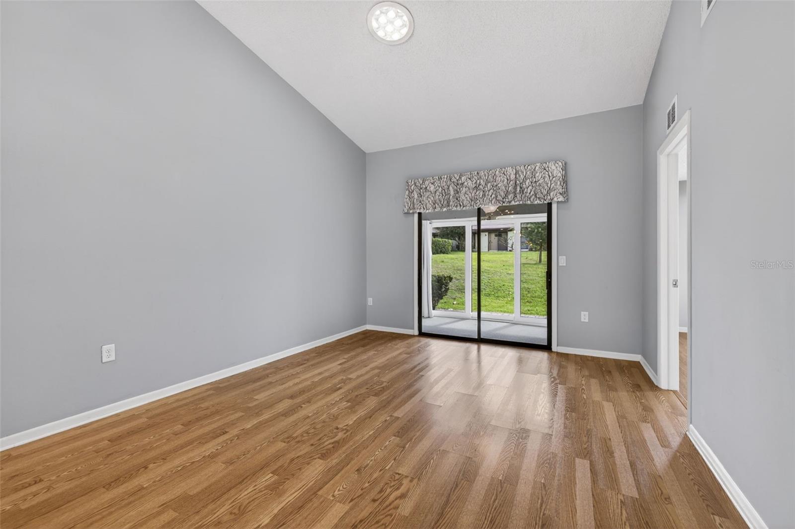 Image 5 of 41 For 1345 Daffodil Place 605