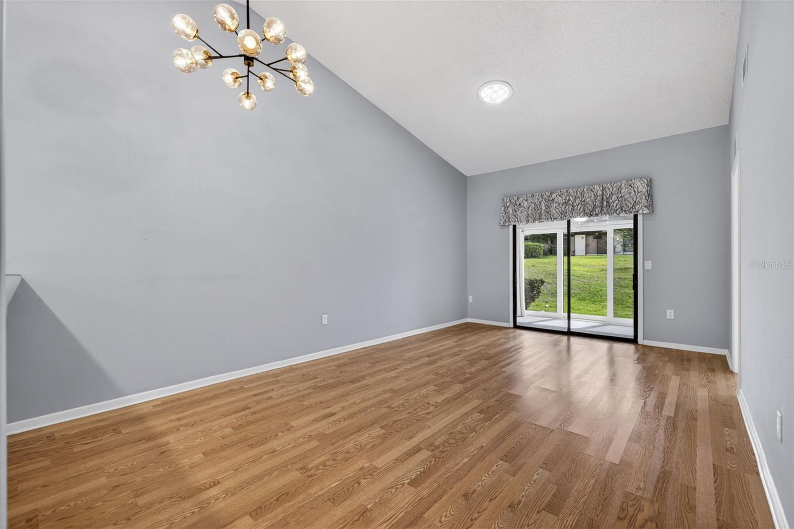 Image 8 of 41 For 1345 Daffodil Place 605