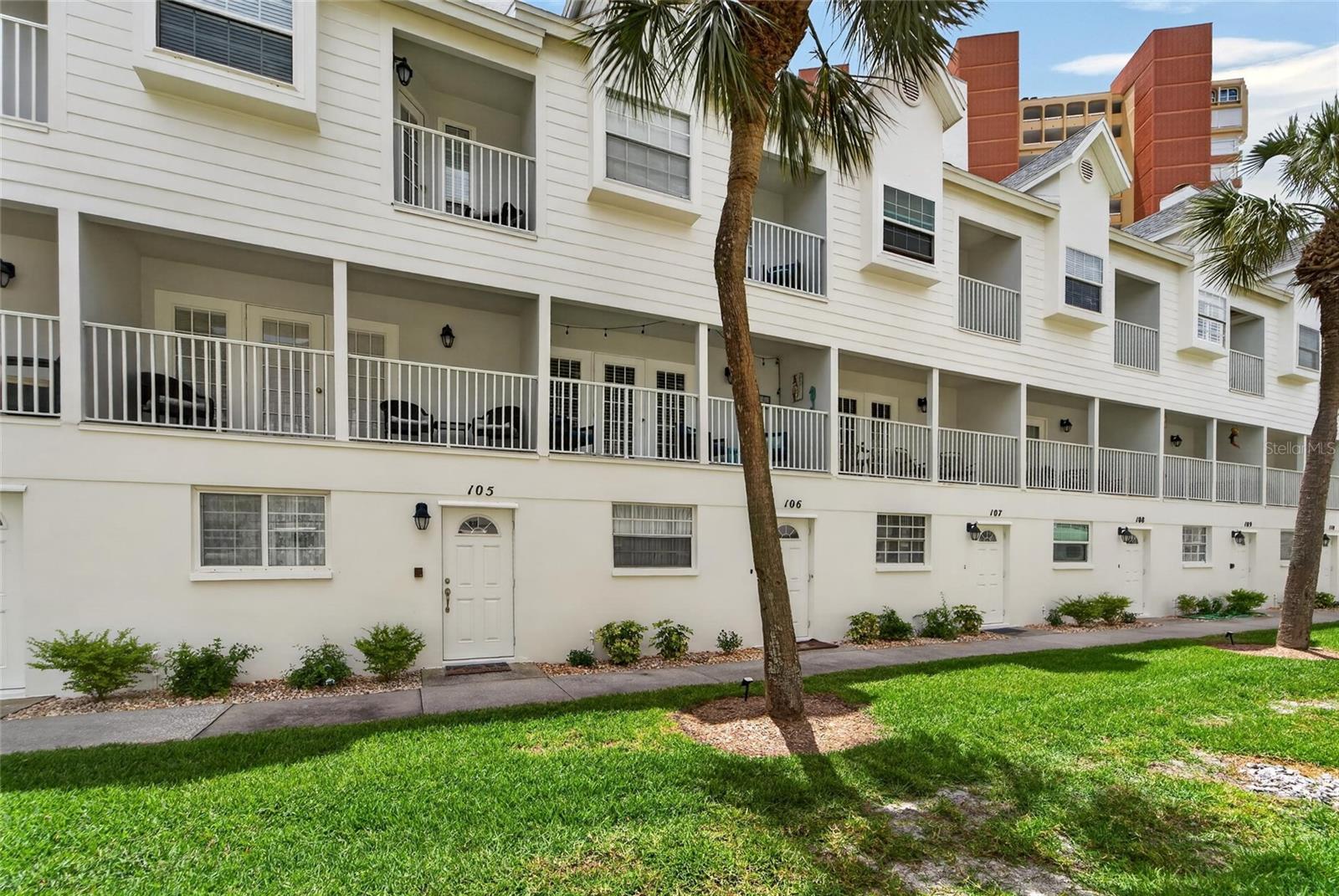 Image 10 of 97 For 17960 Gulf Boulevard 106