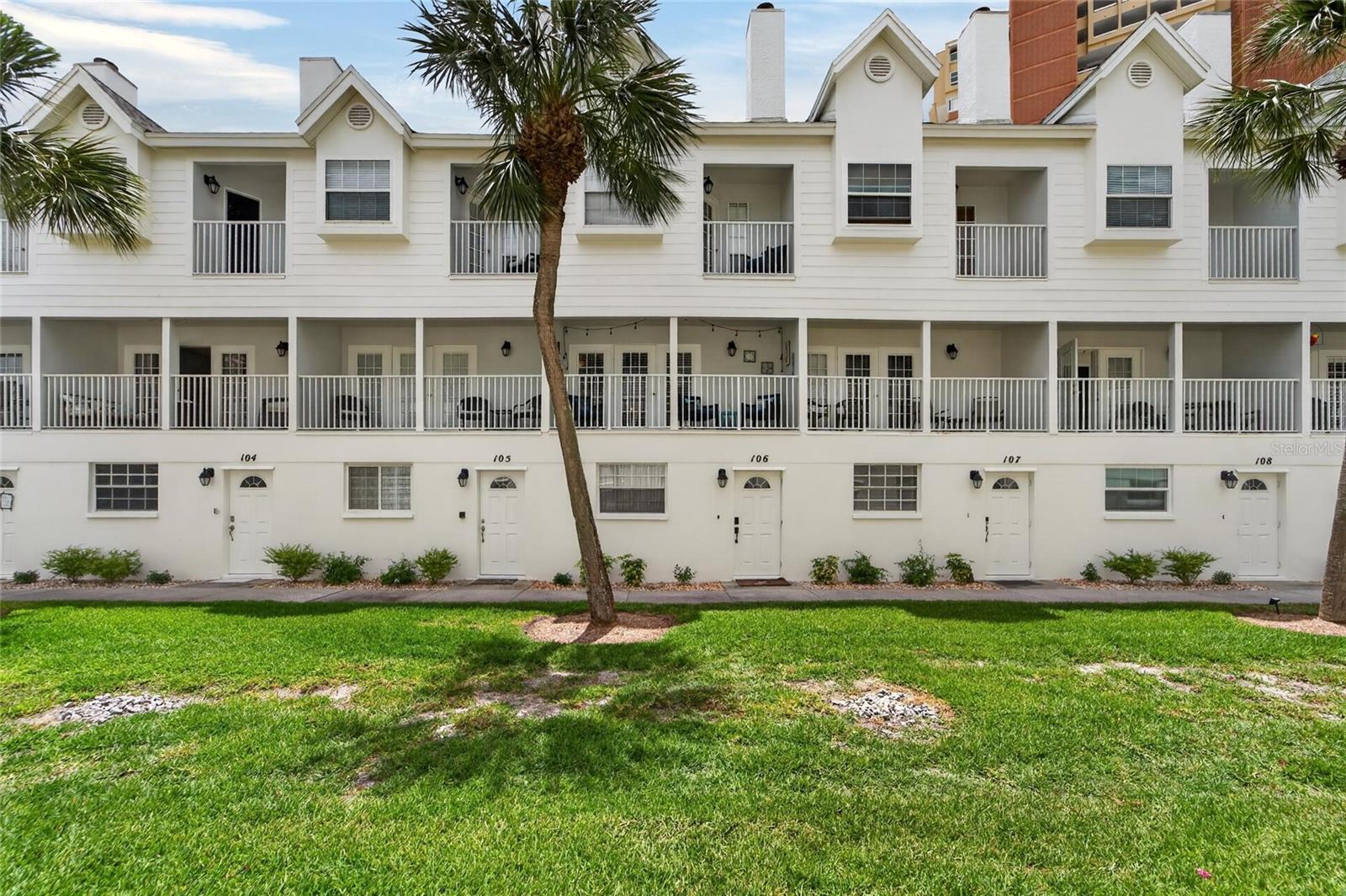 Image 11 of 97 For 17960 Gulf Boulevard 106