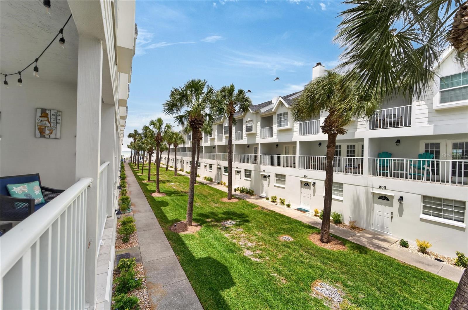 Image 16 of 97 For 17960 Gulf Boulevard 106