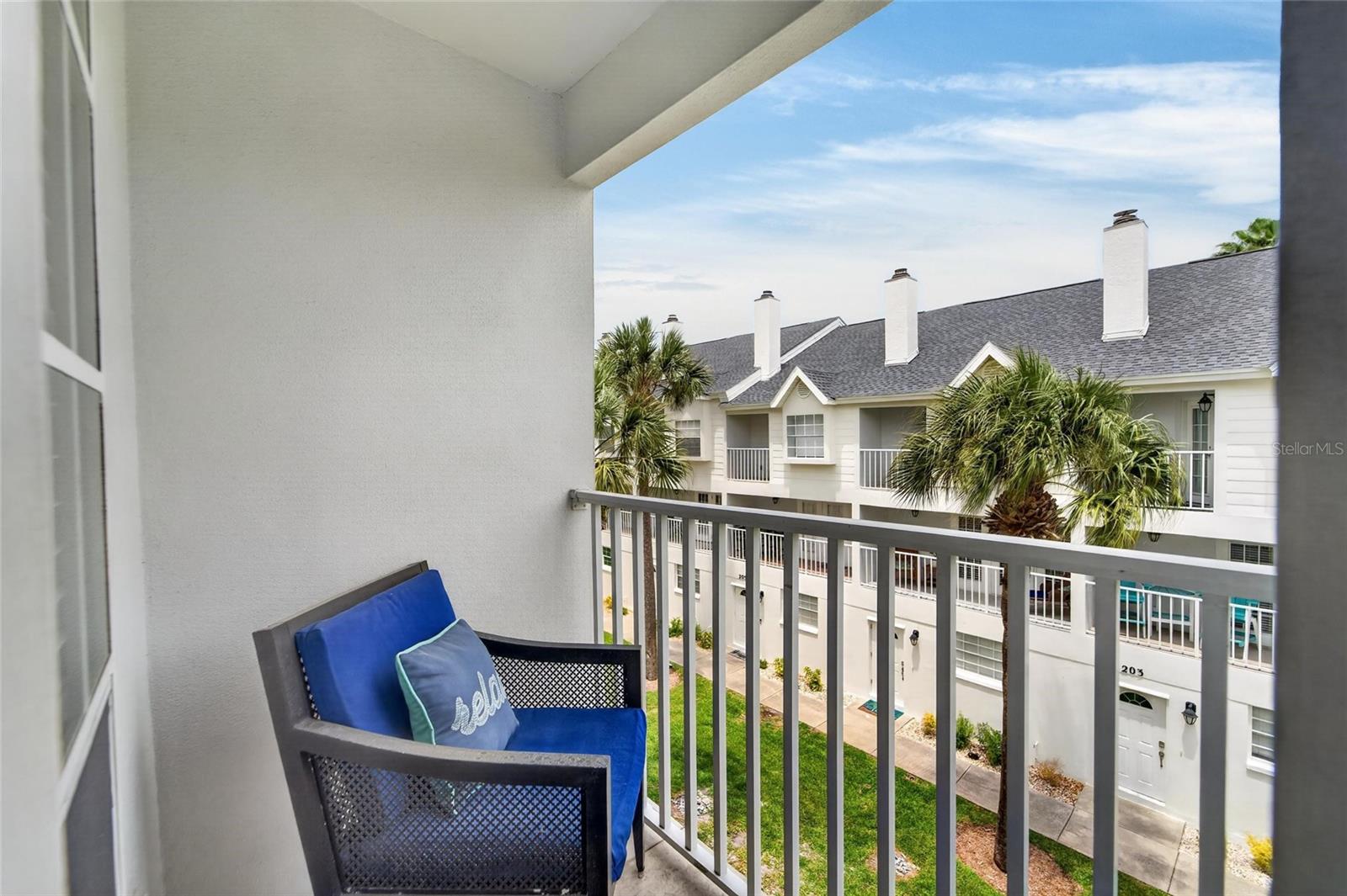 Image 18 of 97 For 17960 Gulf Boulevard 106