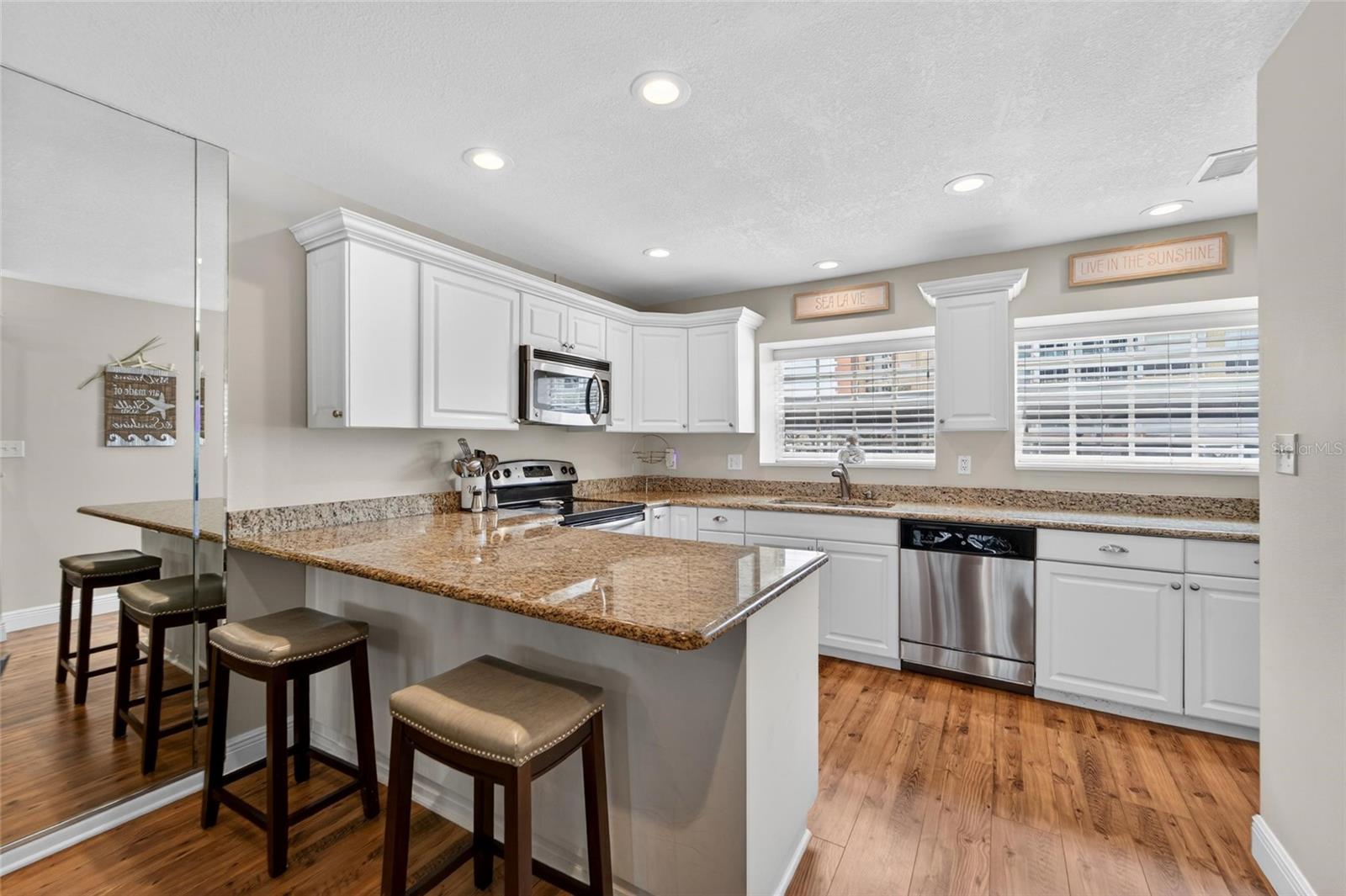 Image 35 of 97 For 17960 Gulf Boulevard 106