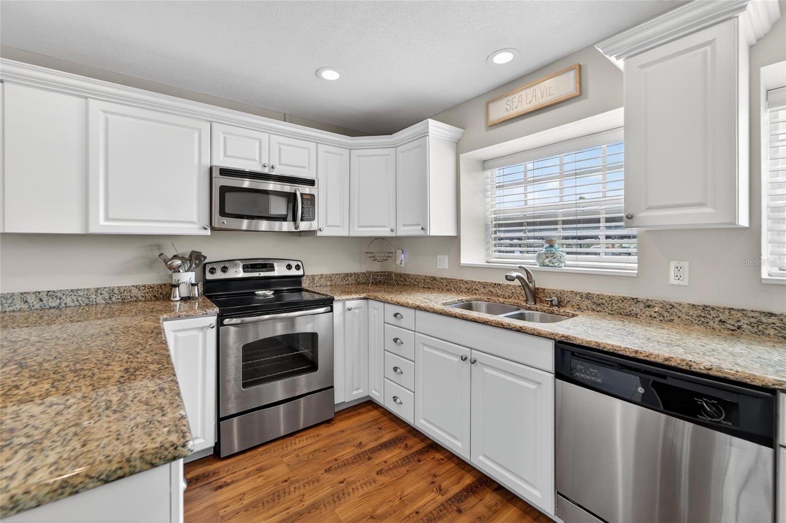 Image 36 of 97 For 17960 Gulf Boulevard 106