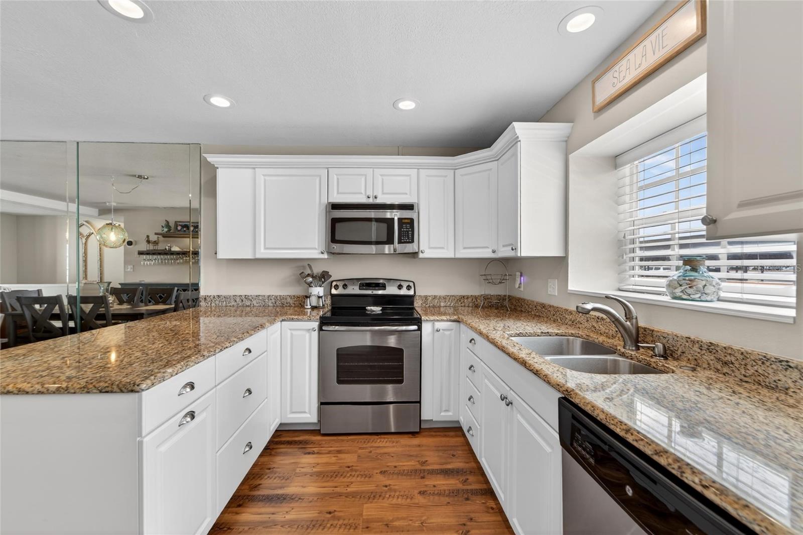 Image 37 of 97 For 17960 Gulf Boulevard 106