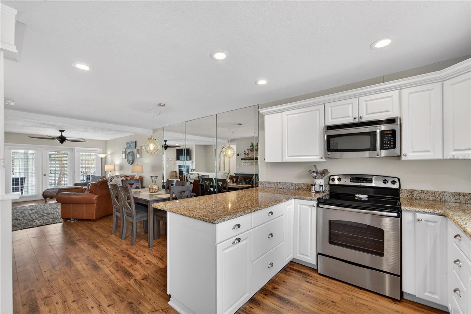 Image 39 of 97 For 17960 Gulf Boulevard 106