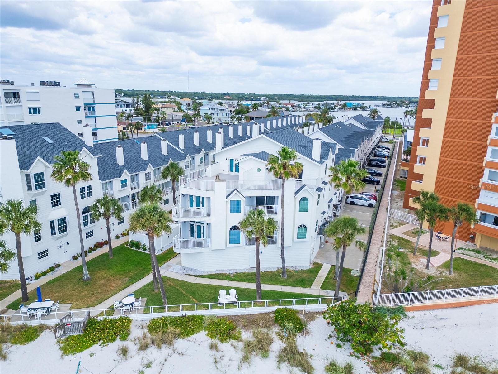 Image 4 of 97 For 17960 Gulf Boulevard 106