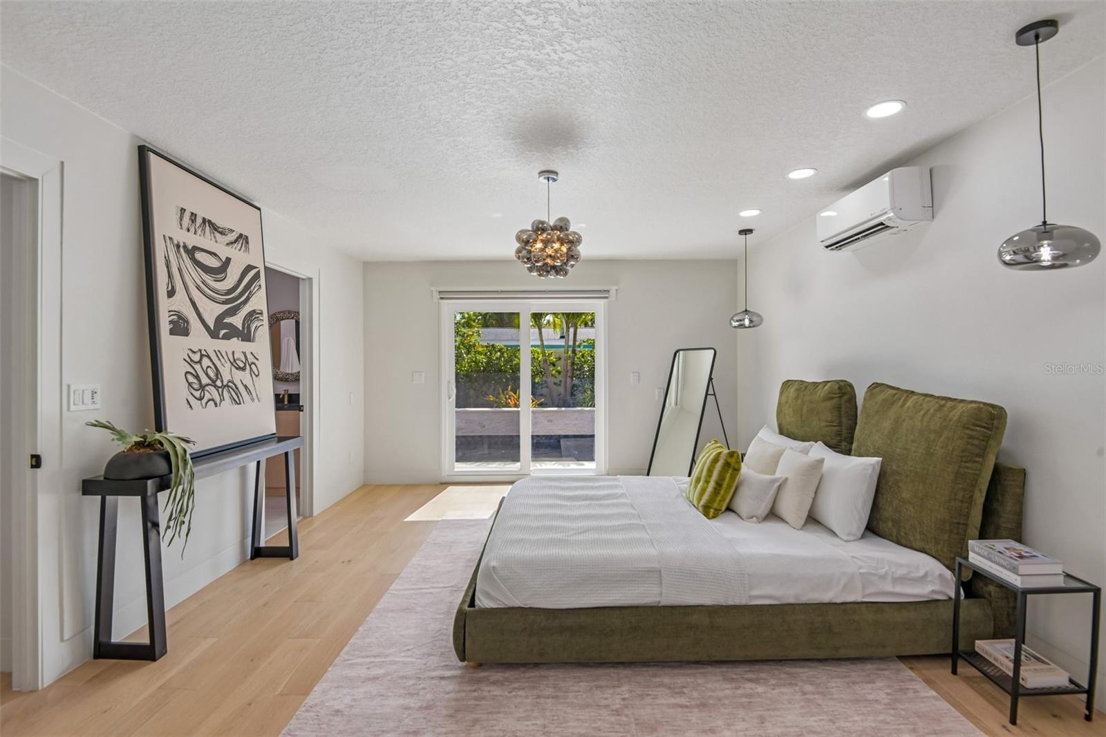 Image 17 of 43 For 861 Rafael Boulevard Ne