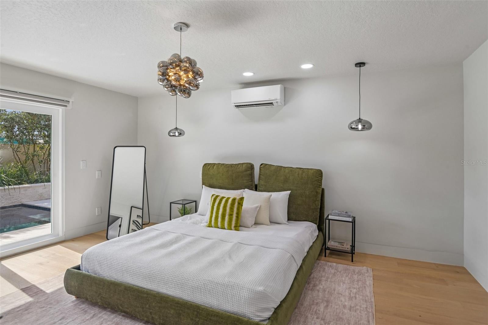 Image 18 of 43 For 861 Rafael Boulevard Ne